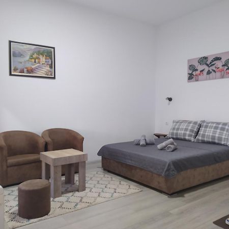 ズレニャニンLotus Houseアパートメント エクステリア 写真